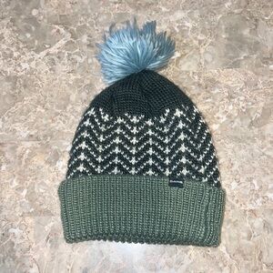Women’s green Dakine hat - AK